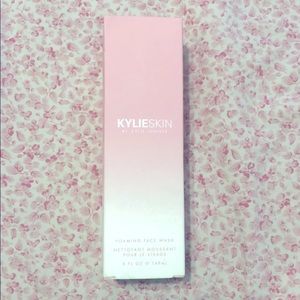 Kylie Skin Foam Cleanser